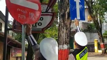 Marak Aksi Vandalisme, Satlantas Polres Grobogan Bersihkan Rambu Lalulintas
