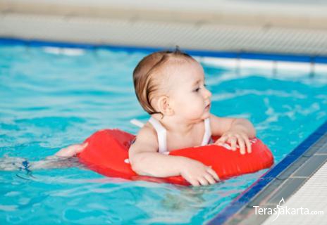 Manfaat Berenang untuk Bayi